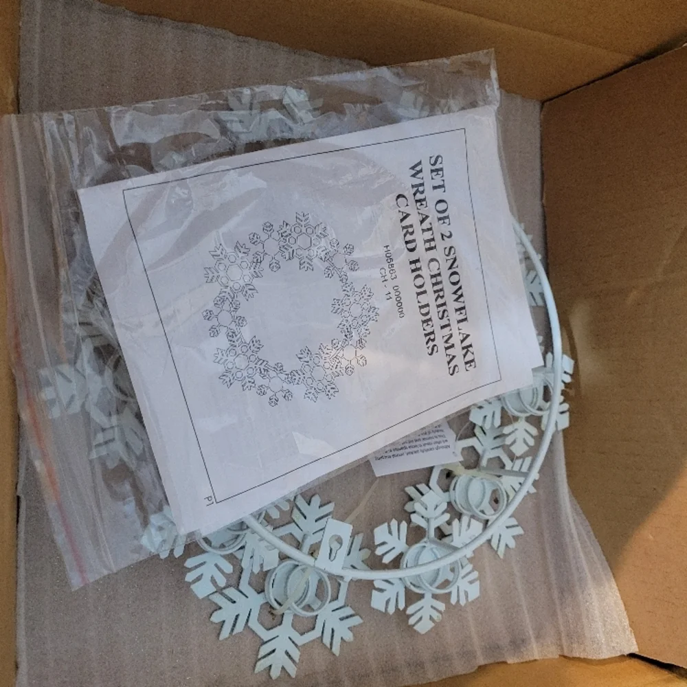 Snowflake Wreath Christmas Card Holders - Set of 2 - Picture 3 of 3